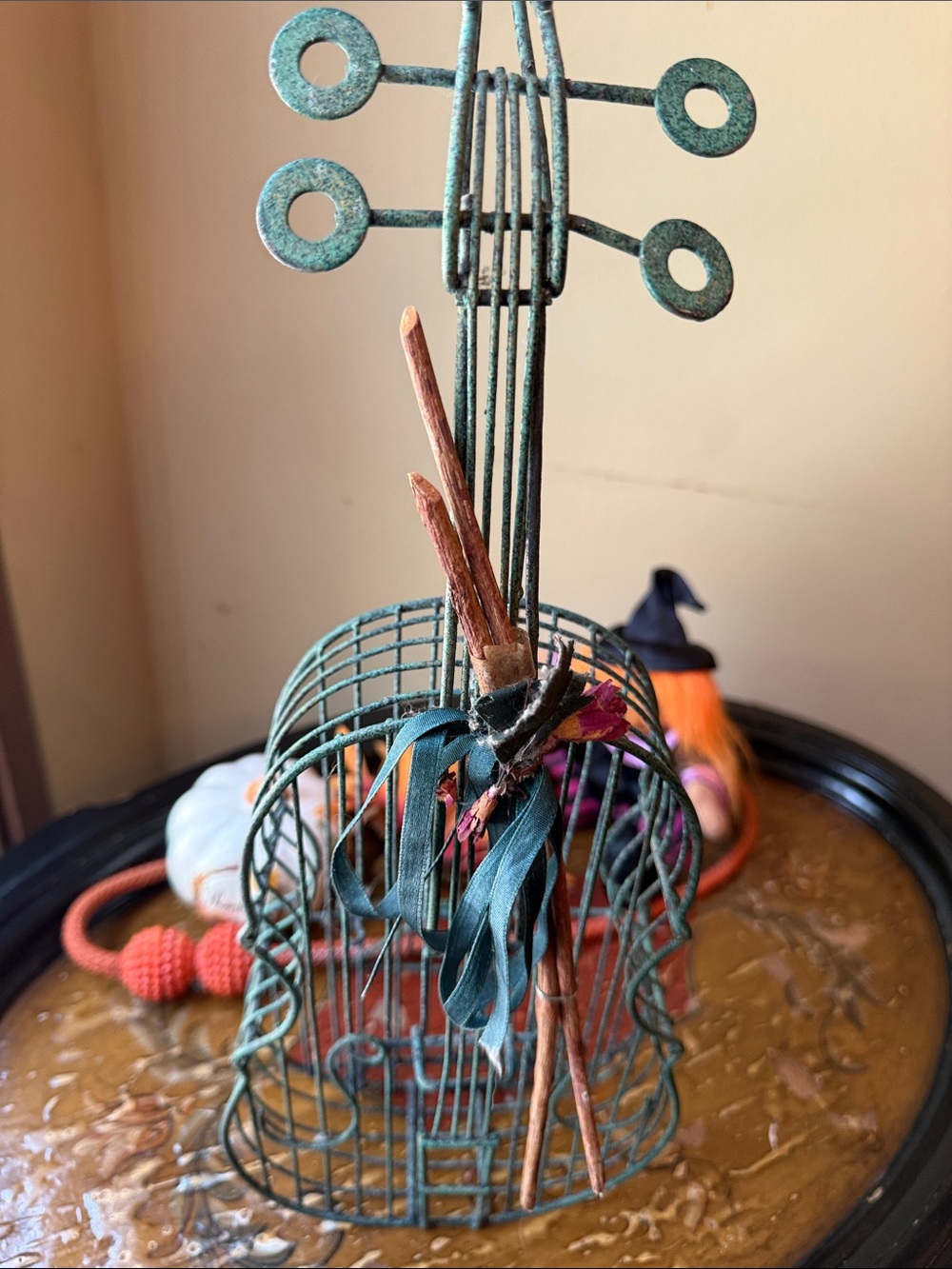 Vintage unique violin decor with ribbon and natural wooden sticks.
